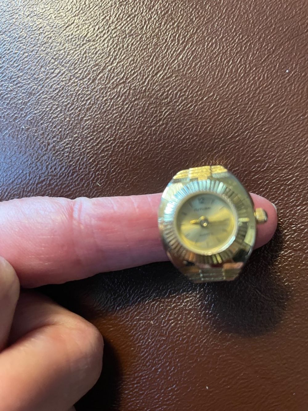 VTG FUTURA RING WATCH QUARTZ Time Wear Inc JAPAN Gold Tone needs battery